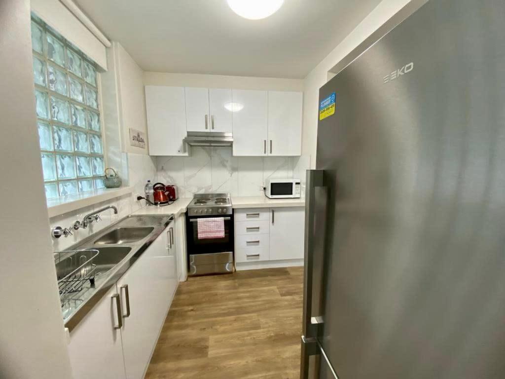 1 Bdrm With Parking, Walk To Beach Melbourne Exterior photo