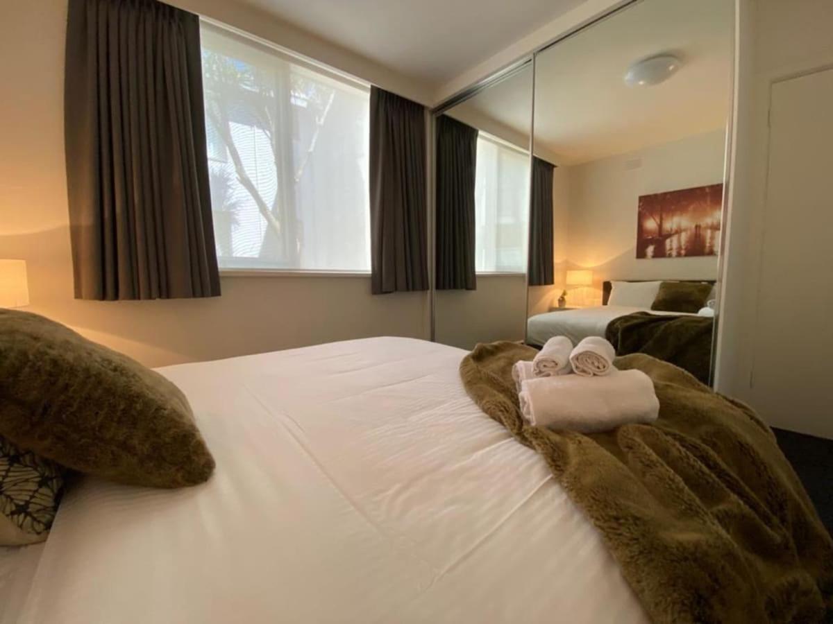 1 Bdrm With Parking, Walk To Beach Melbourne Exterior photo