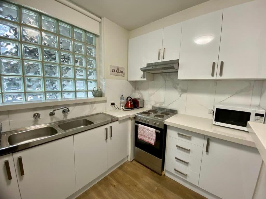 1 Bdrm With Parking, Walk To Beach Melbourne Exterior photo